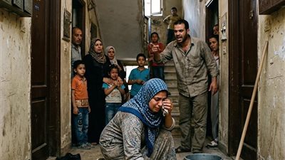 طليقها شافها بتمسح السلم
